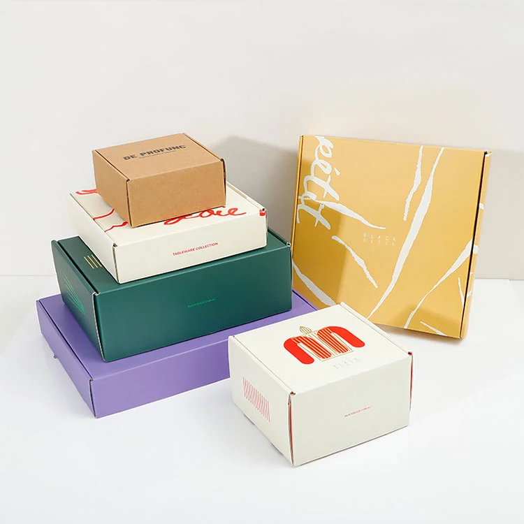 Korrugerad papper postlåda